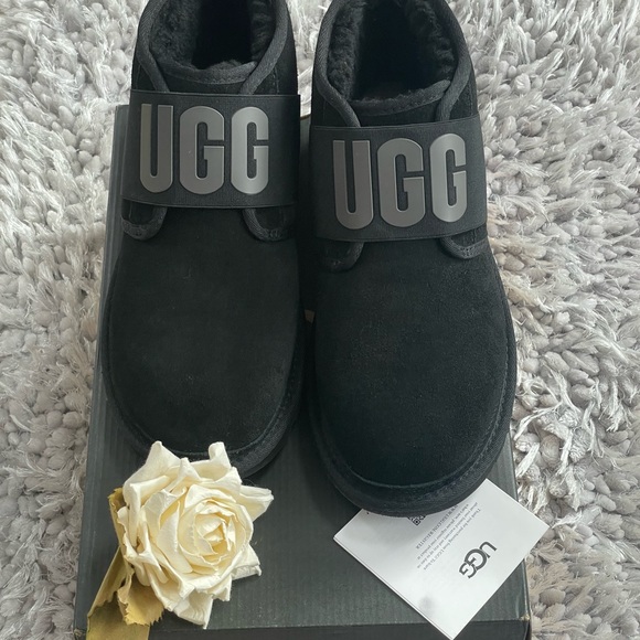 New with tags UGG NEUMEL 11 GRAPHIC BOOTIE An elastic strap w/logo. PLUSH LINING - Picture 3 of 8